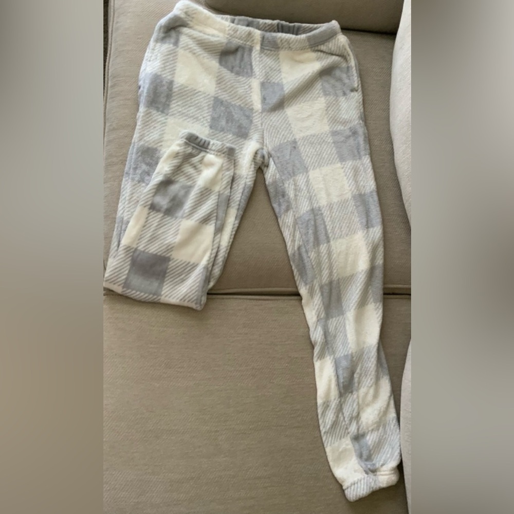 Women's Plaid Pajama Set - Gray and White - Picture 6 of 6